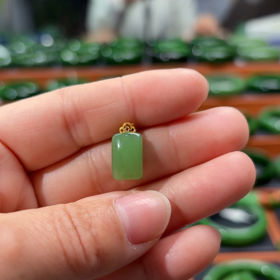 和田玉18K金镶嵌颈饰