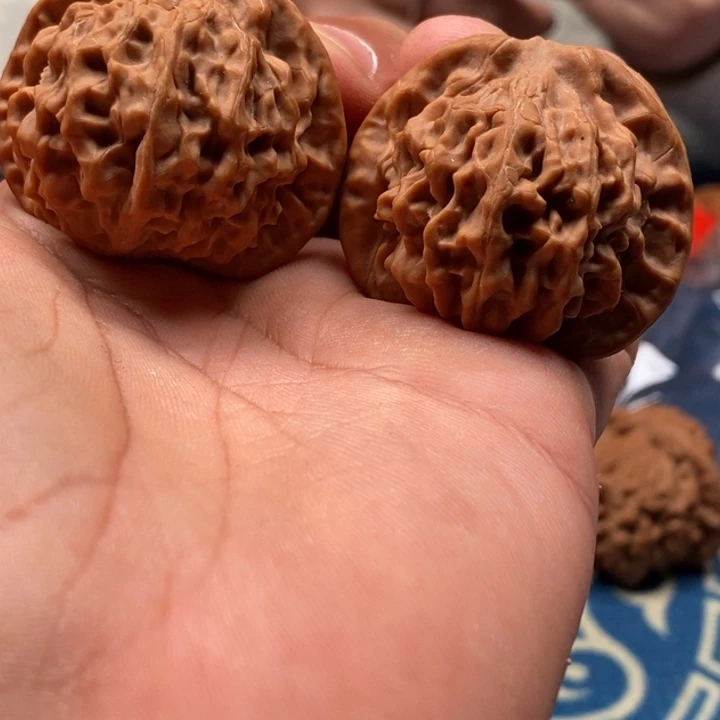 R****文玩核桃吊坠秦闷核桃