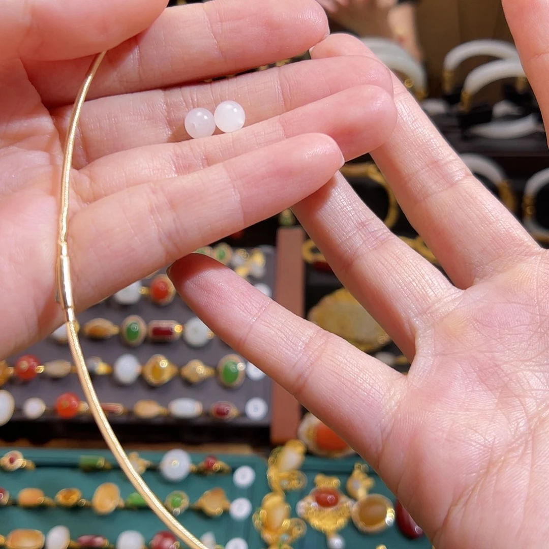 和田玉18K金镶嵌耳饰心***霞