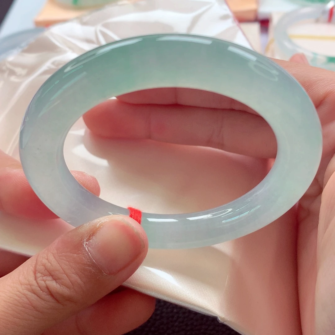 无***翡翠未镶嵌手镯（圆镯）师妹53.6零毛孔炸光荧光棒