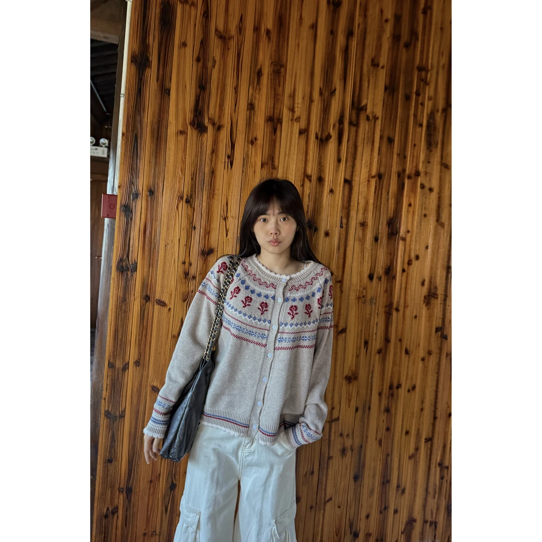井迪儿【踏花】2%兔绒3%绵羊绒燕麦灰提花拼色花边领开衫针织衫