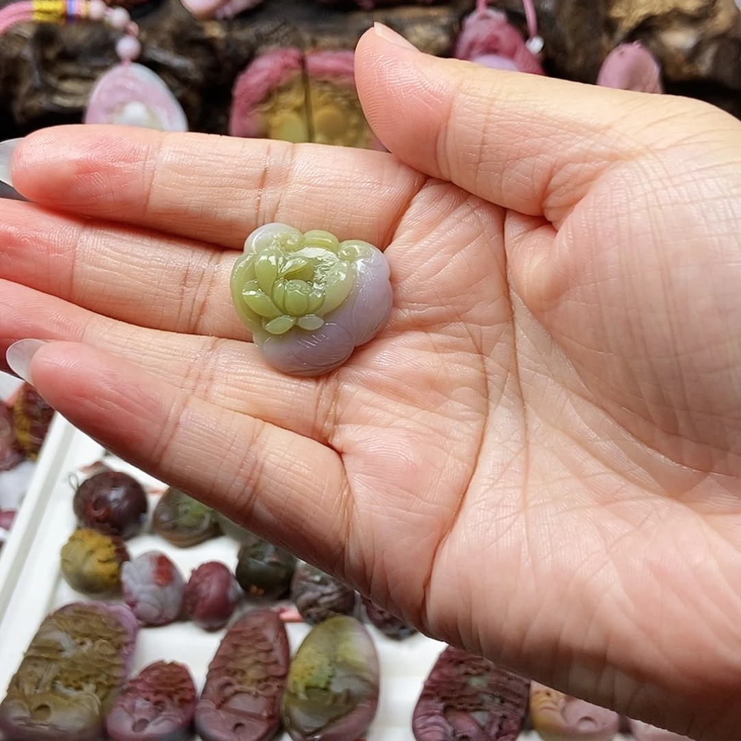 颈饰未镶嵌石英质玉（盐源）