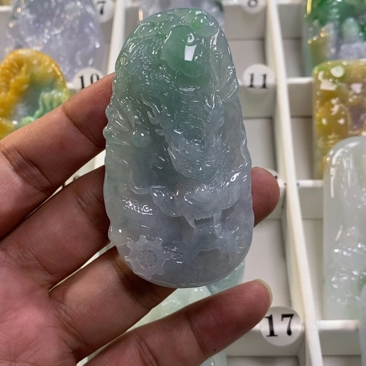 翡翠未镶嵌颈饰?***?龙