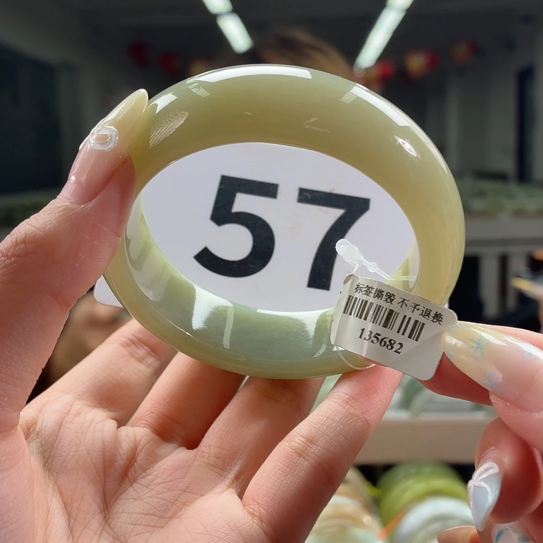 和田玉未镶嵌手镯戴小棉