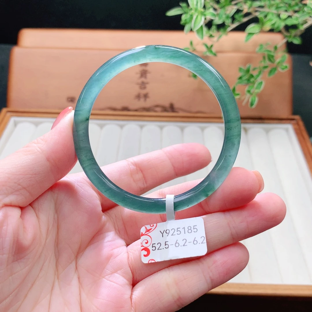 未镶嵌手镯（圆镯）翡翠