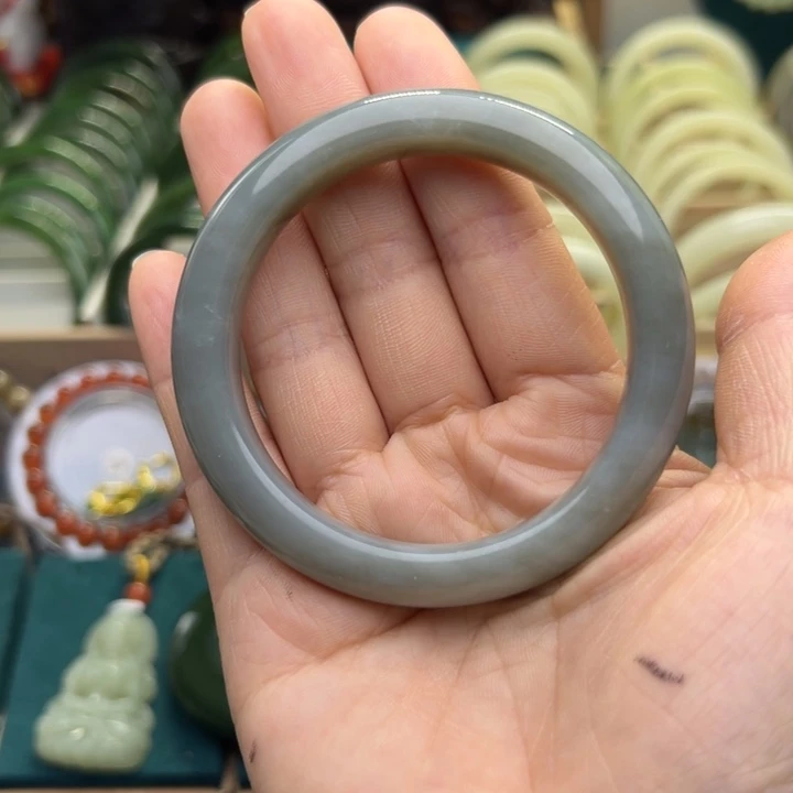 和田玉手镯未镶嵌57.2圈围10368