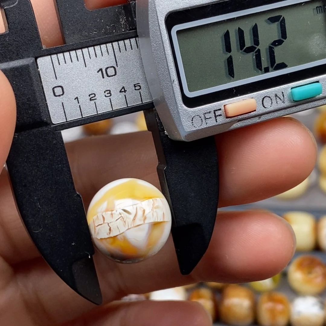 琥珀未镶嵌耳饰圆珠