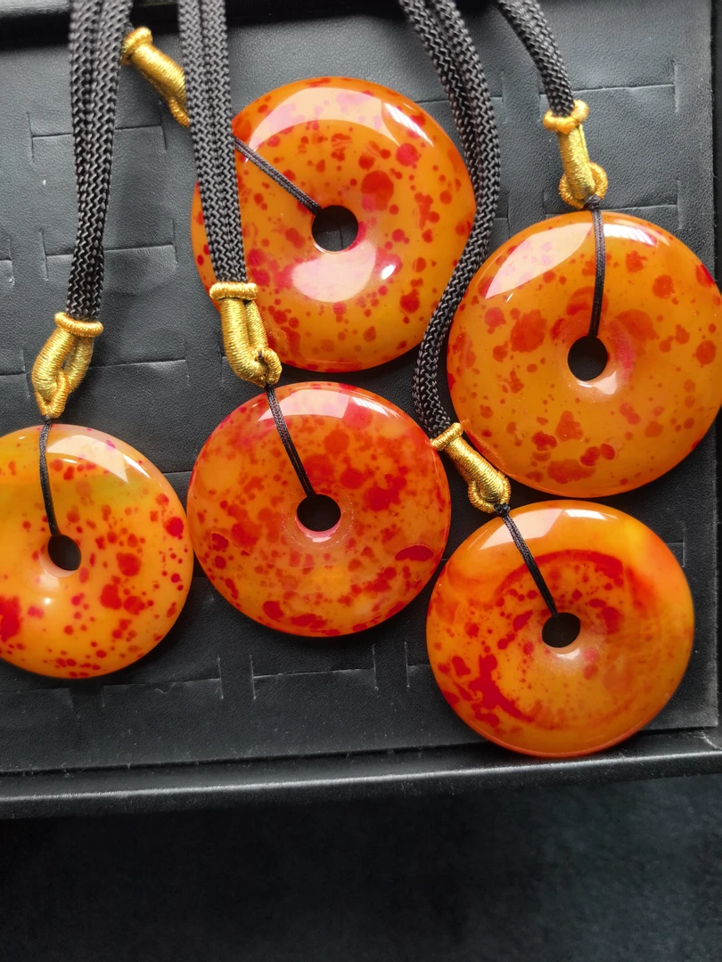 2128藏红花大平安扣天然珠宝玉石、带绳多样性发一个