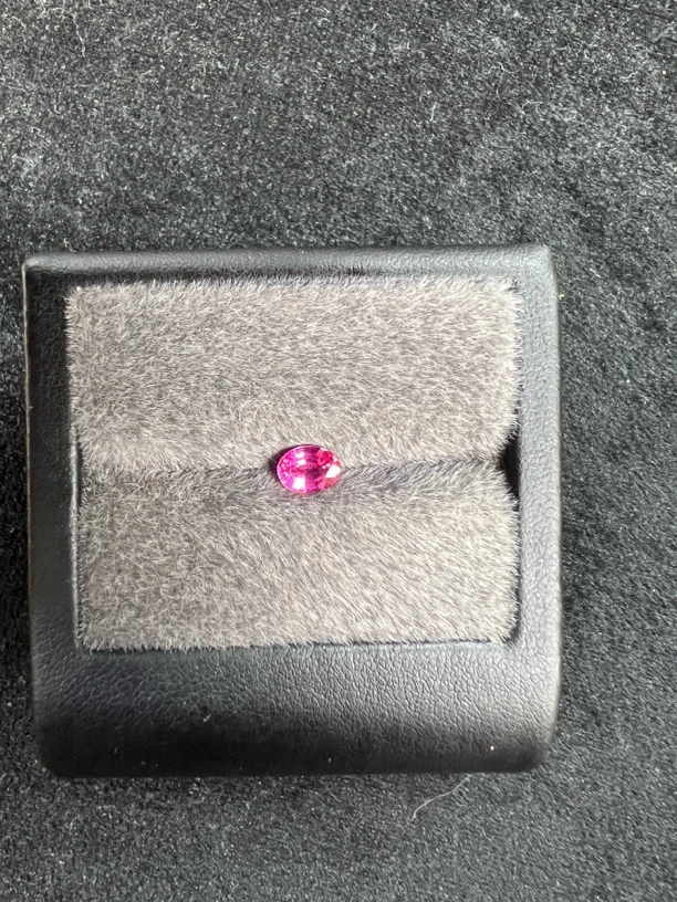 0.88克拉 马亨盖尖晶石