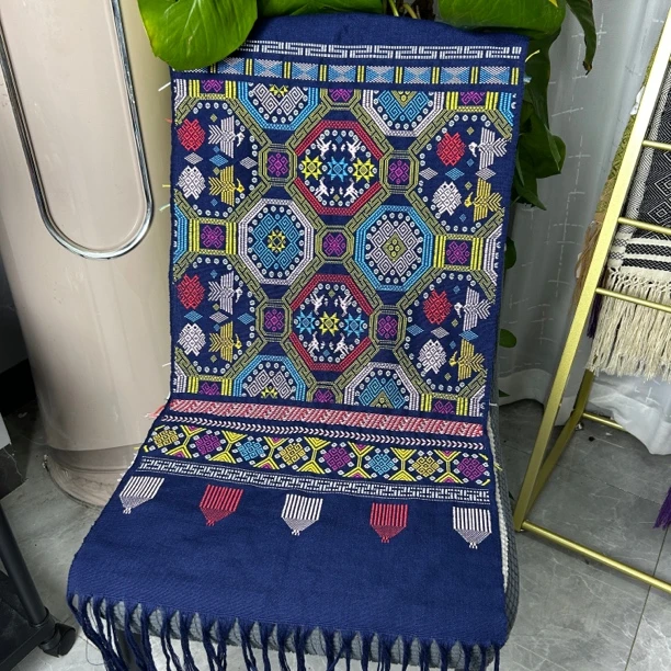 广西壮锦蟒龙纹手工织锦挑花壁挂独特纹样装饰佳品