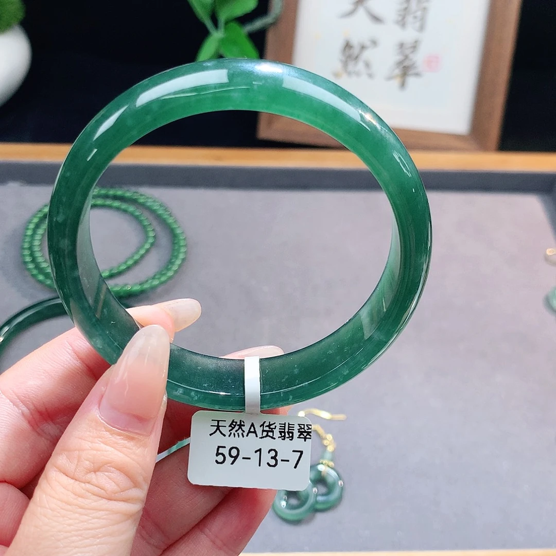 翡翠手镯（圆镯）未镶嵌