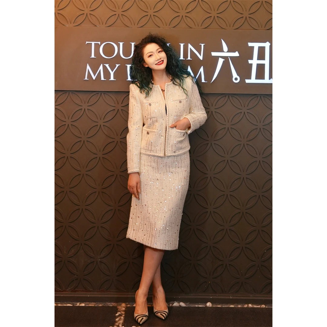 【六丑】新款高级气质时尚修身亮闪闪亮片小香风套装410ATZ0085