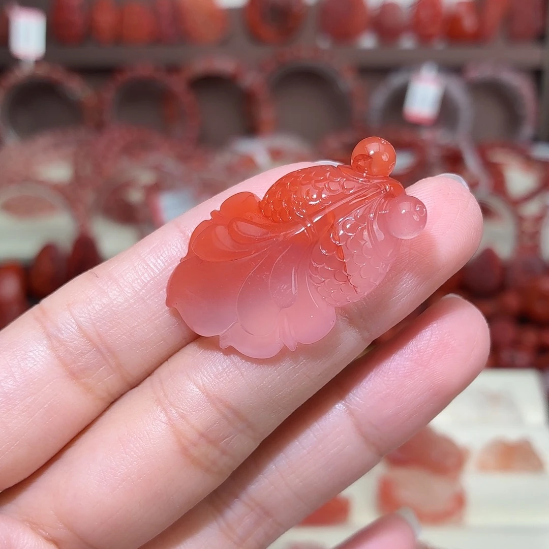 一***花南红玛瑙未镶嵌颈饰金鱼吊坠