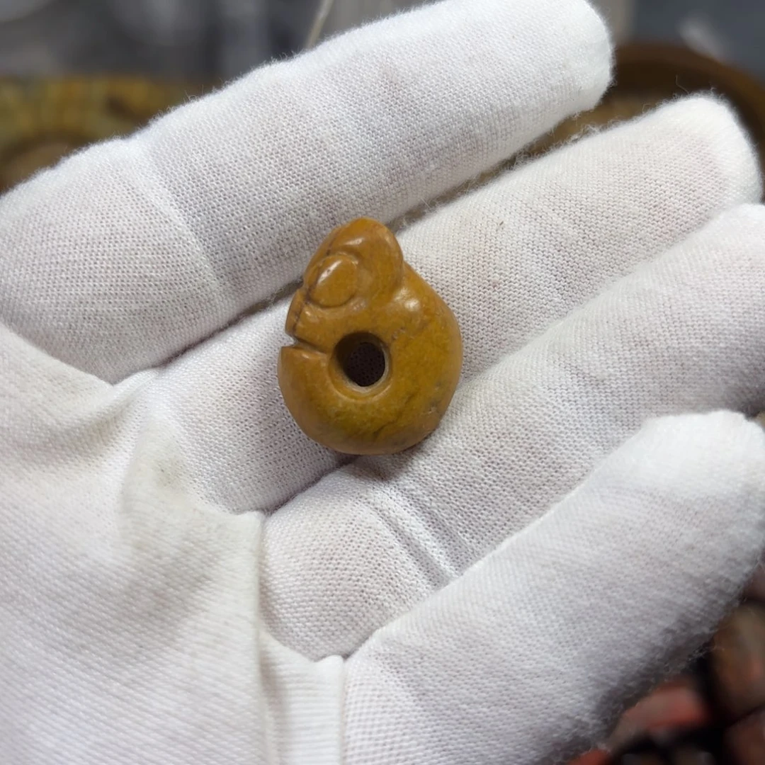 岫岩河磨玉（透闪石质玉）颈饰未镶嵌