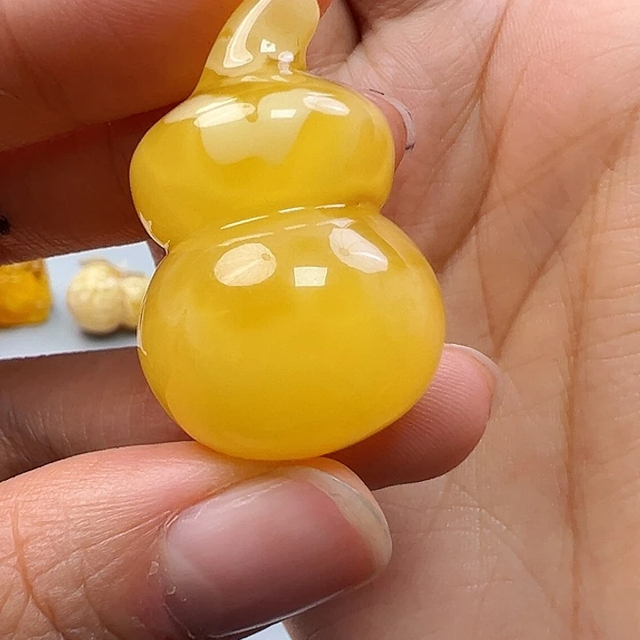 蜜蜡未镶嵌珠宝奇石