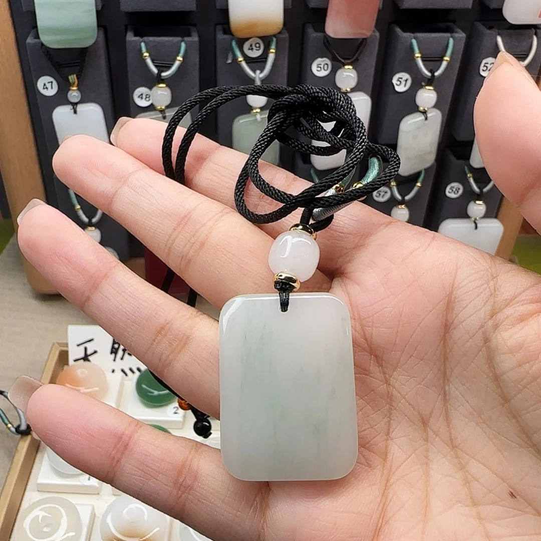 石英质玉未镶嵌颈饰