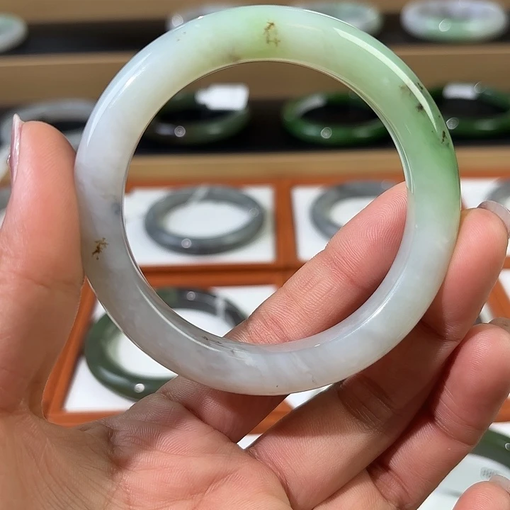 和田玉（糖玉）未镶嵌手镯