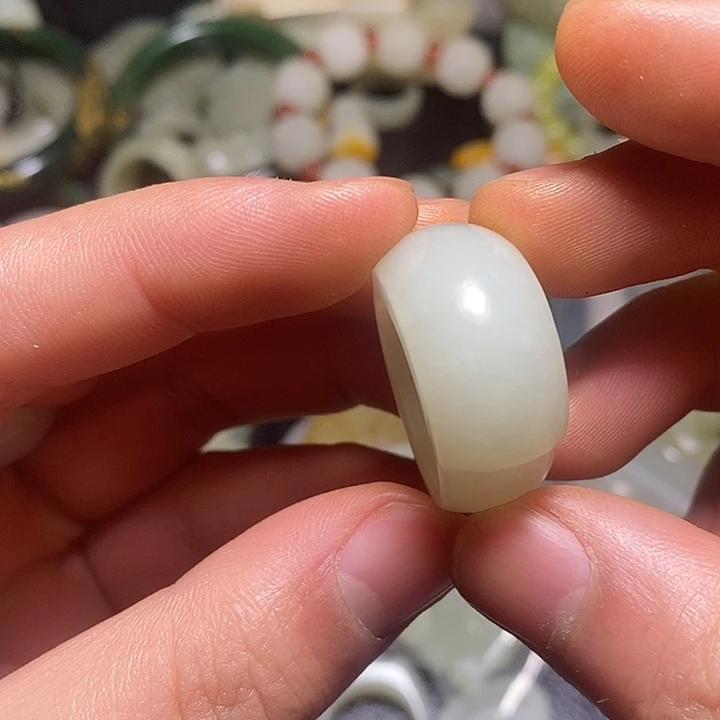 用***6和田玉未镶嵌颈饰