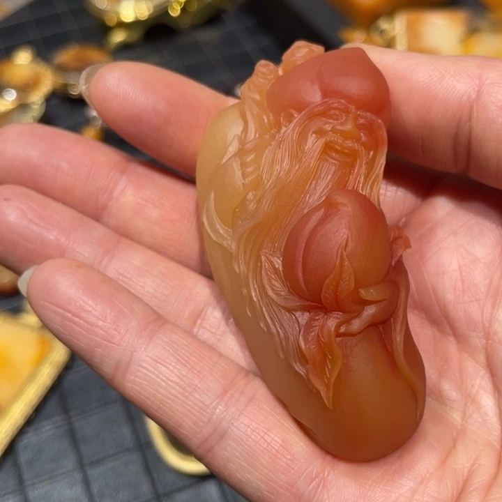 石英质玉（黄龙玉）未镶嵌颈饰