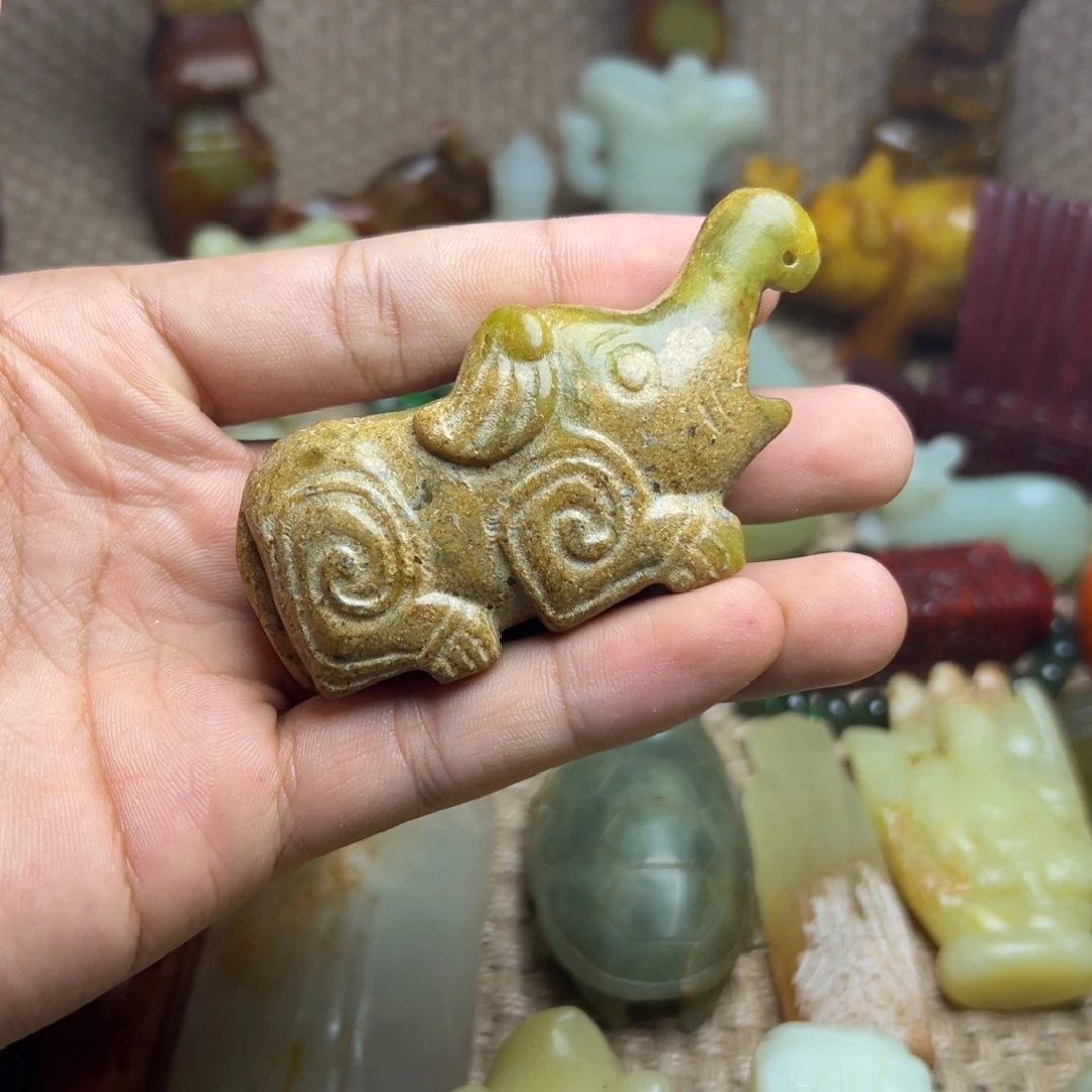 未镶嵌蛇纹石玉颈饰