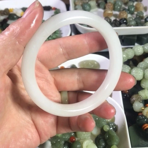 手链未镶嵌和田玉（糖玉）?****