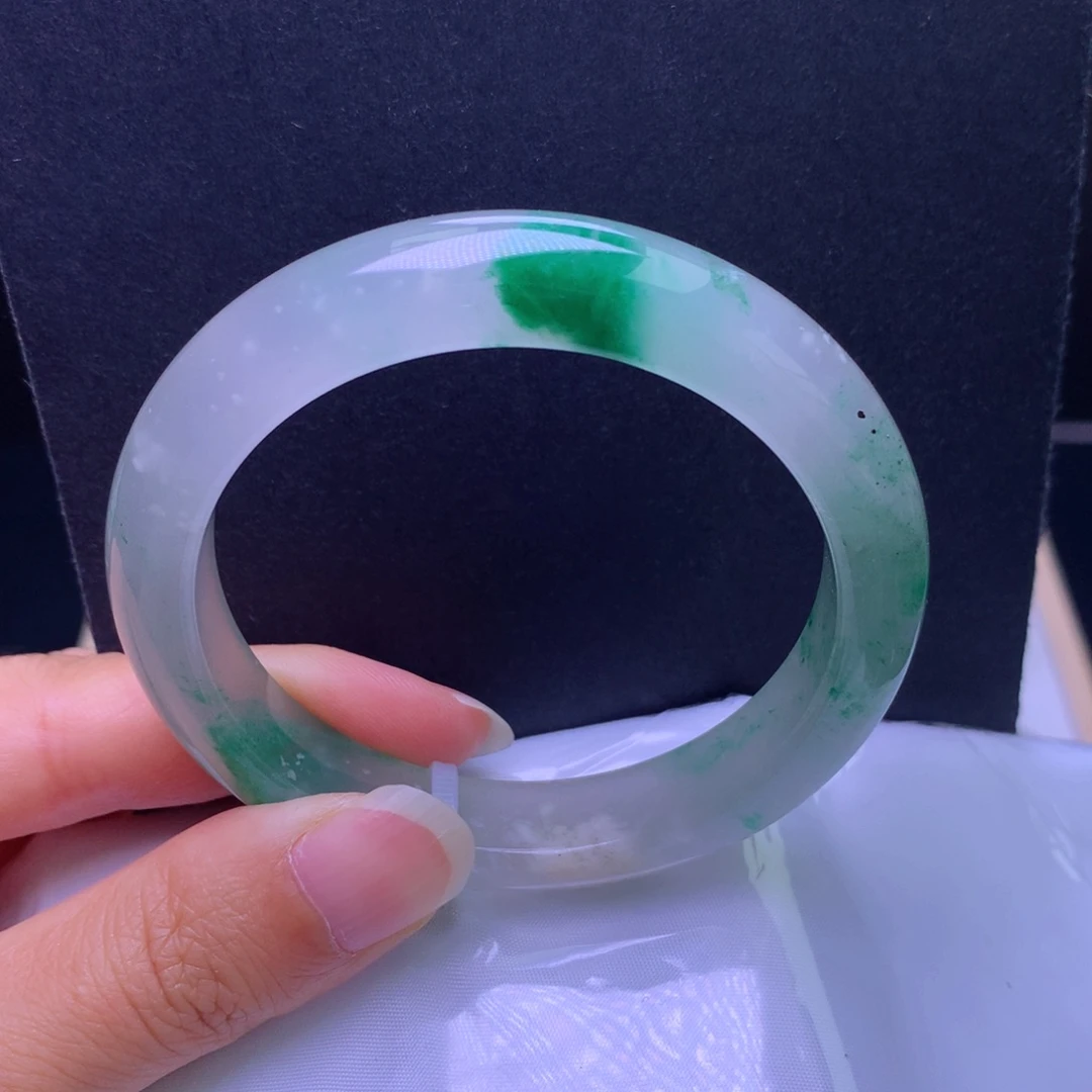 未镶嵌手镯石英质玉