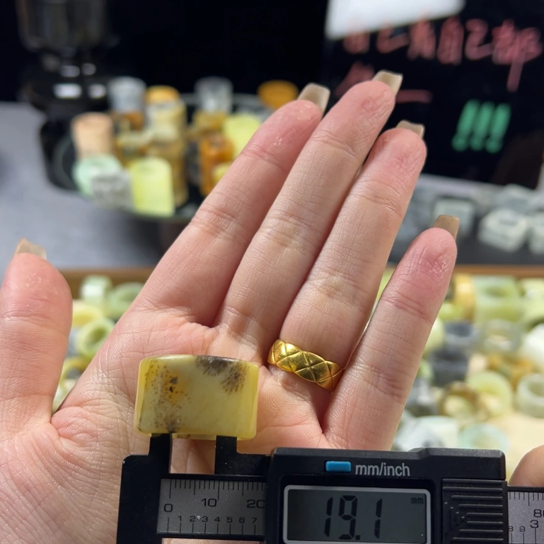 蛇纹石玉未镶嵌戒指