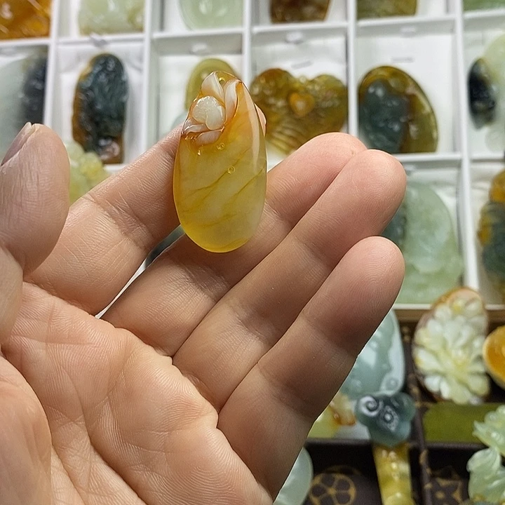 蛇纹石玉未镶嵌颈饰