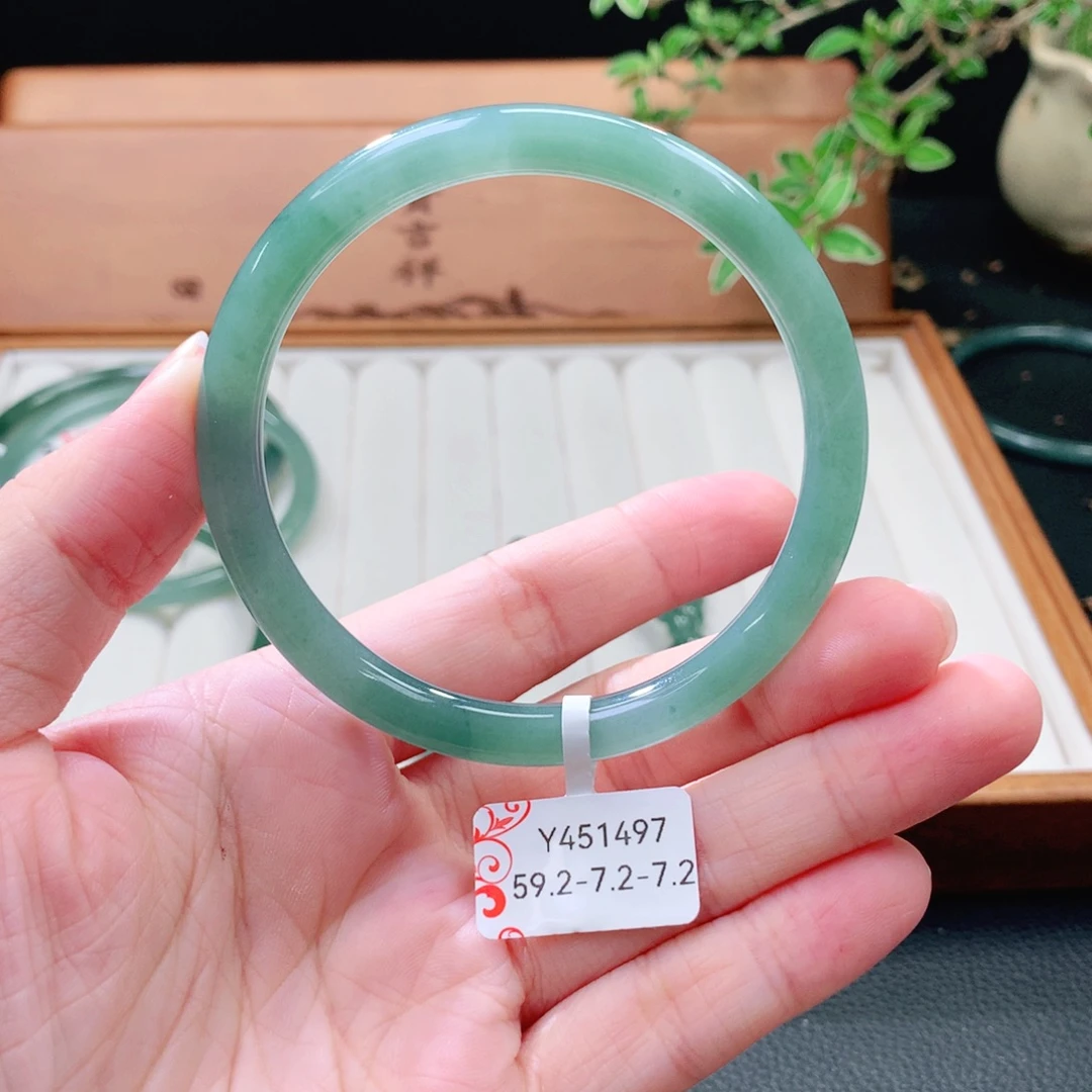 翡翠未镶嵌手镯（圆镯）