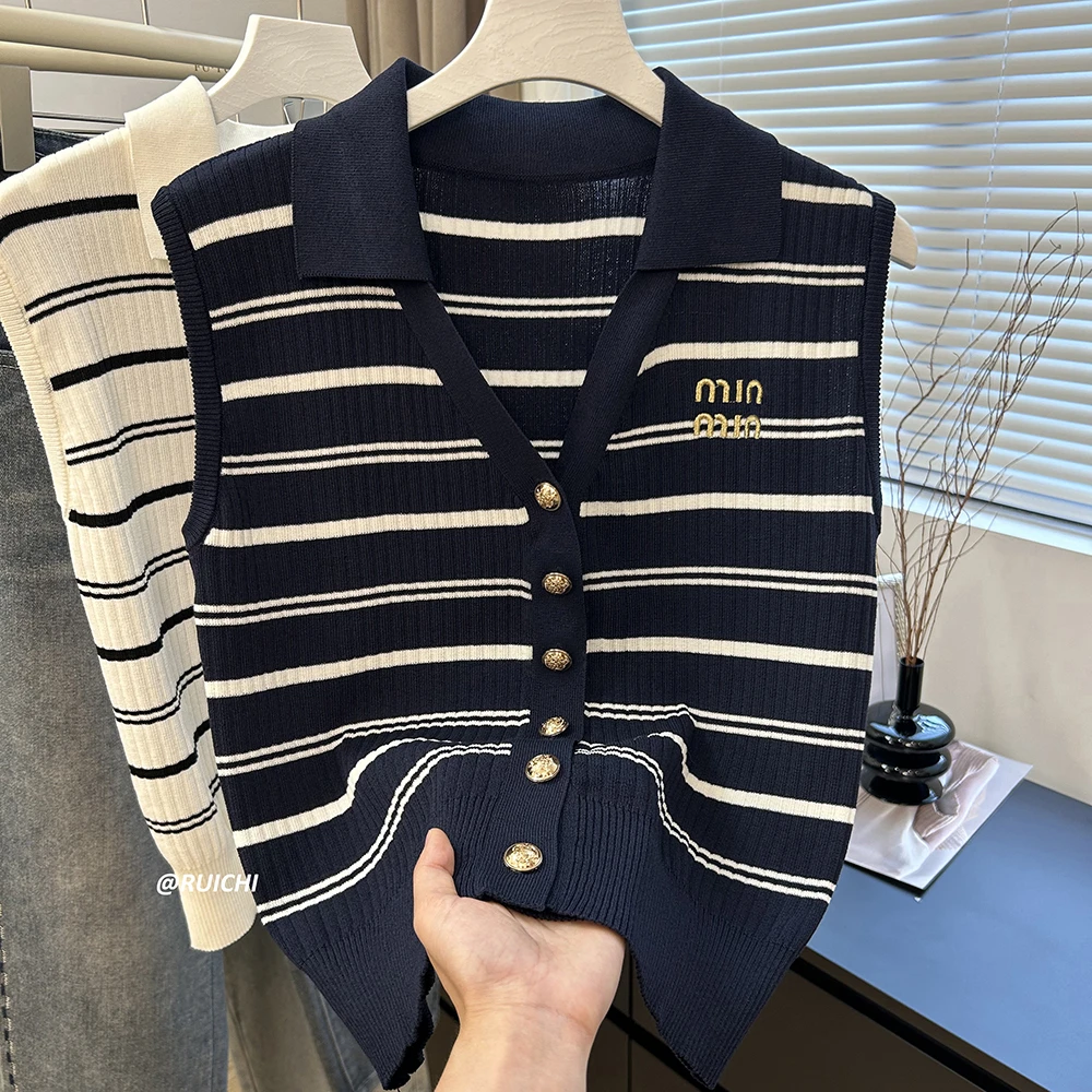 2025夏季韩版小V领轻奢金属扣字母刺绣无袖小个子薄款针织开