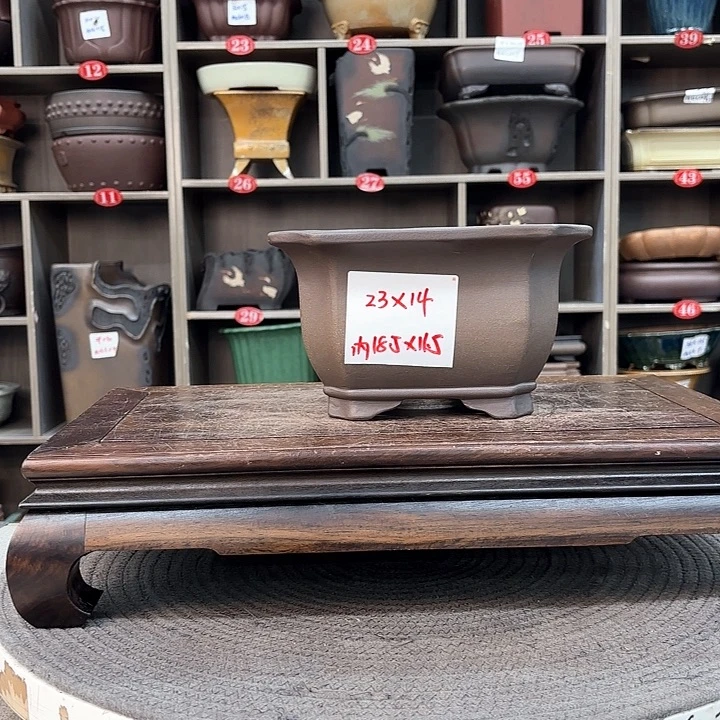 紫砂花盆紫砂的颜色很漂亮