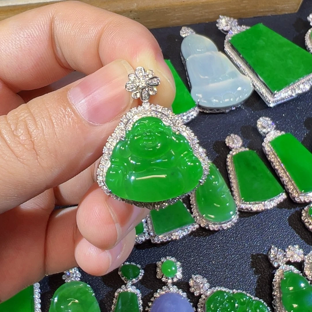 翡翠18K金镶嵌颈饰