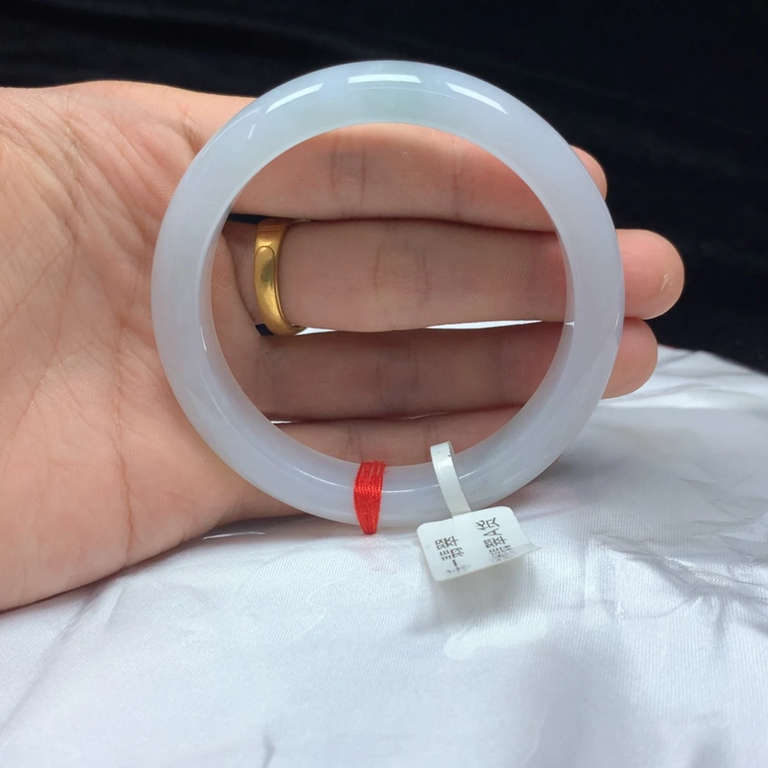 翡翠未镶嵌手镯（圆镯）55.5