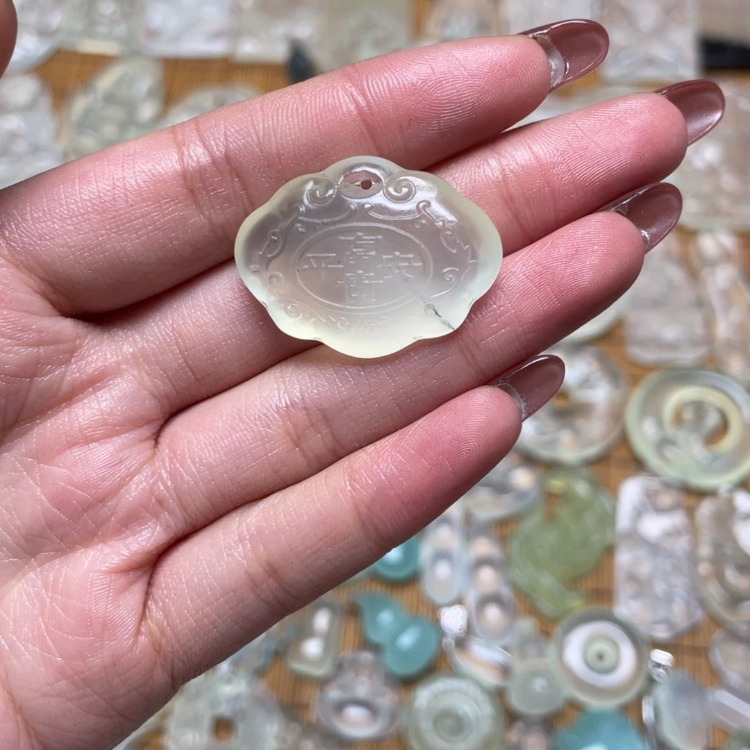 未镶嵌蛇纹石玉颈饰