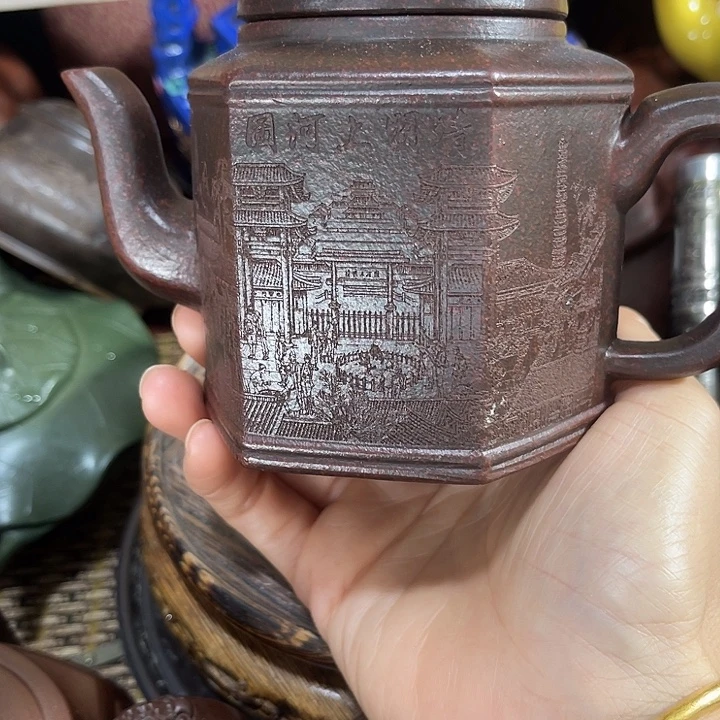 茶壶紫砂原矿泥料手工制作的一把紫砂壶。