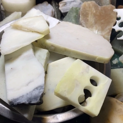 透闪石质玉未镶嵌挂件?****?