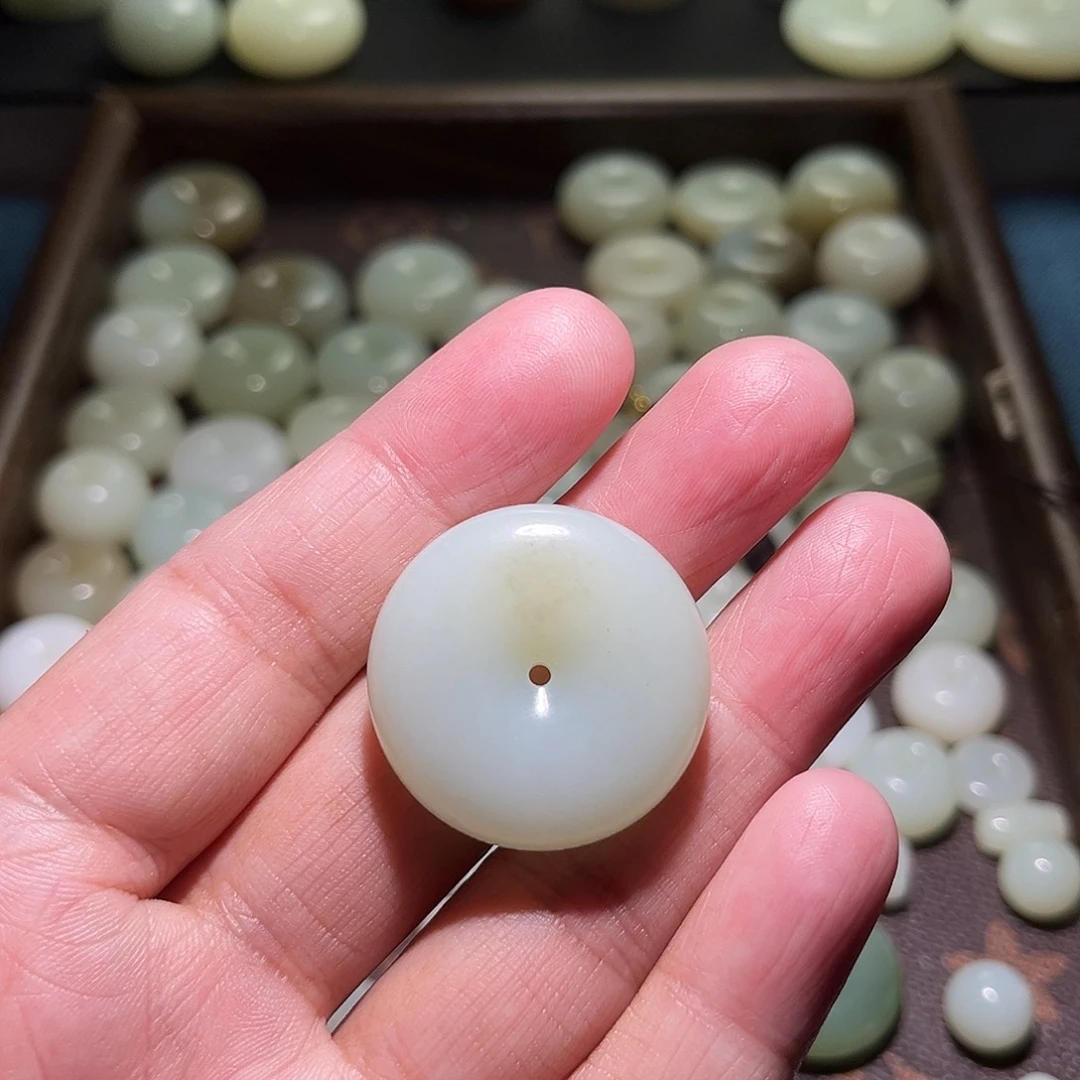 感***恩和田玉未镶嵌颈饰