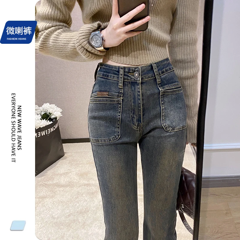 2025秋装复古蓝牛仔微喇裤女春季新款双口袋个性车标喇叭裤子