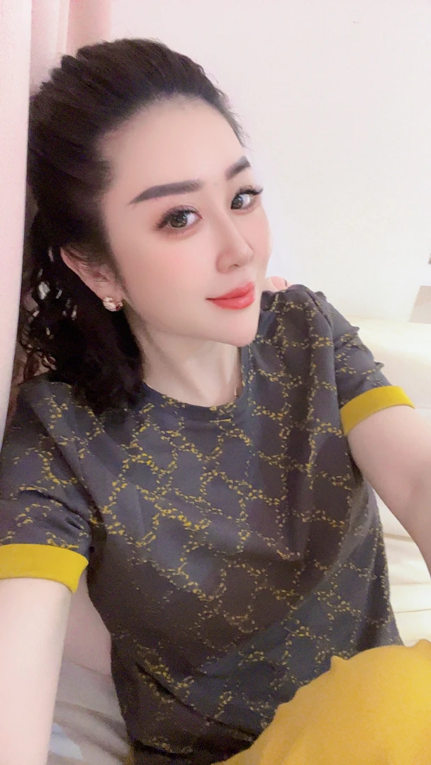 玲玲严选2025新款短袖t恤女夏简约双色高档短袖显瘦百搭上衣