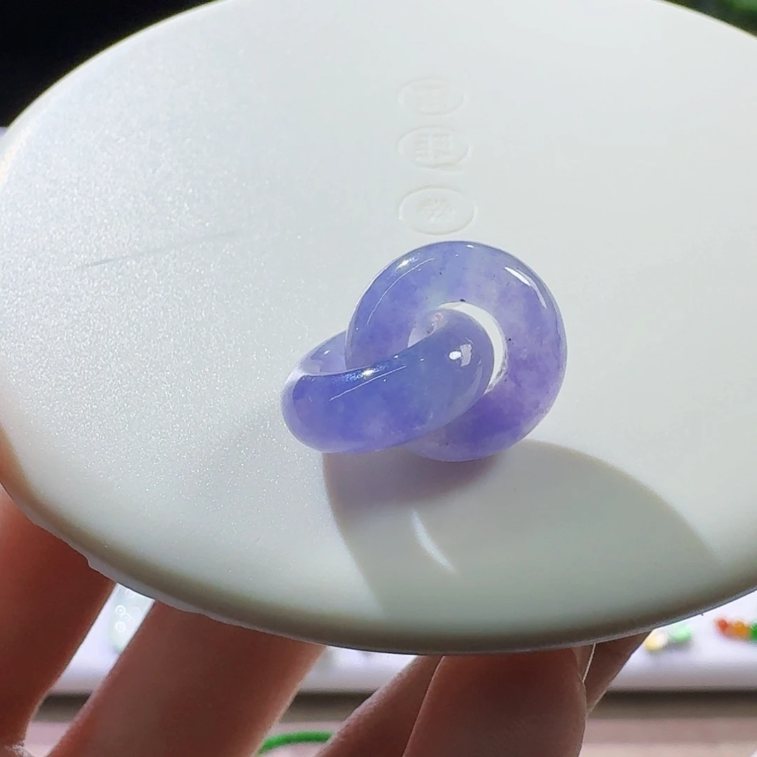 翡翠未镶嵌颈饰环环相扣