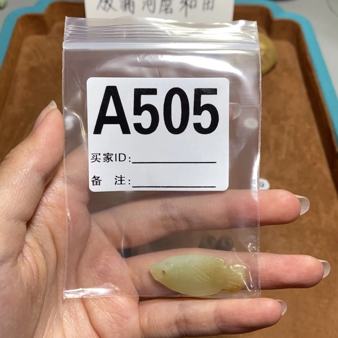 岫岩老玉（透闪石质玉）未镶嵌颈饰宾*