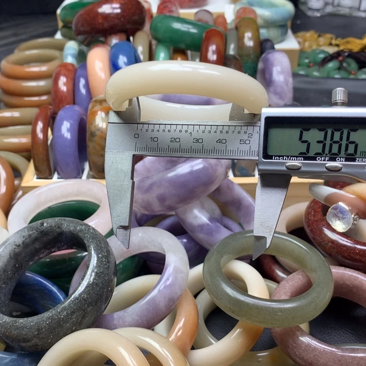 未镶嵌手镯石英质玉