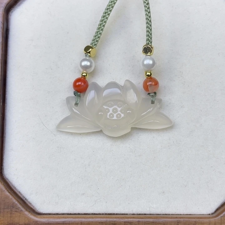 玛瑙/玉髓未镶嵌颈饰莲花