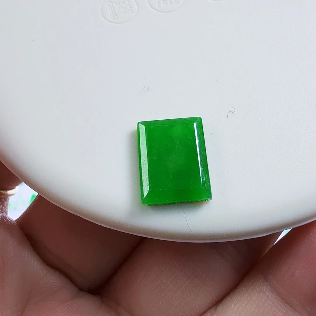 翡翠未镶嵌颈饰裸石