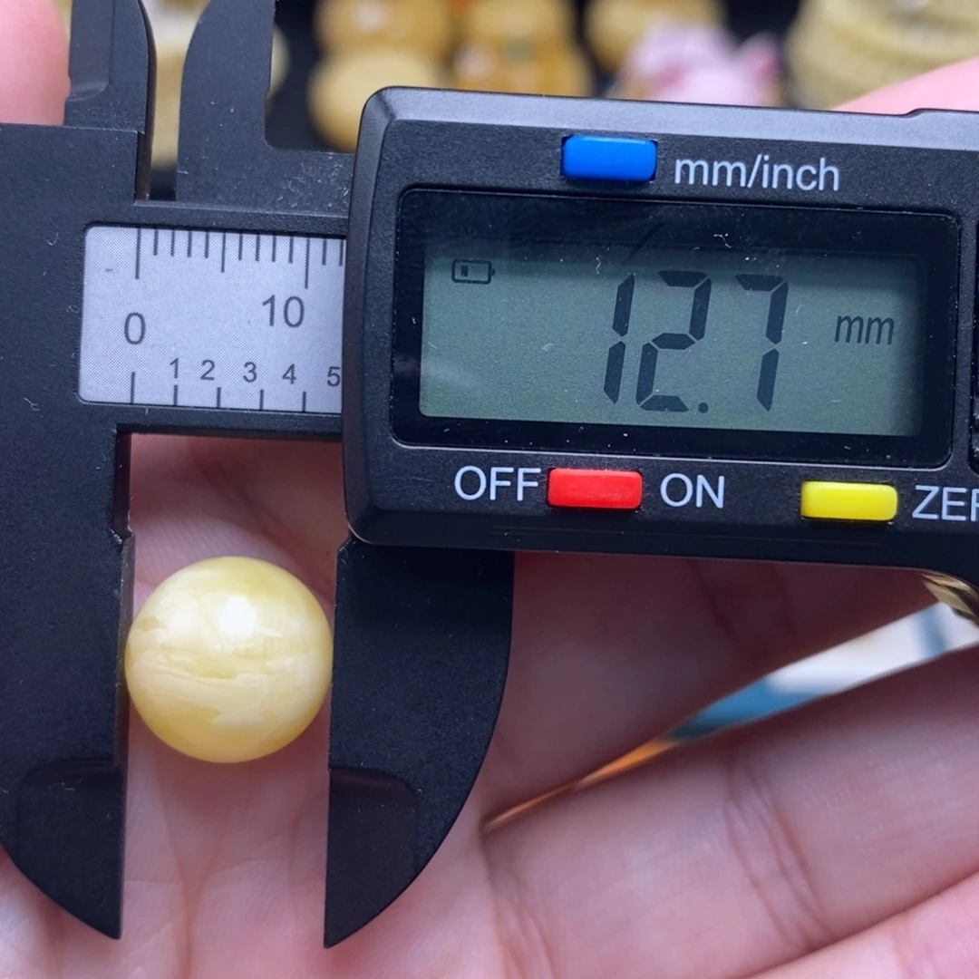 蜜蜡未镶嵌珠宝奇石