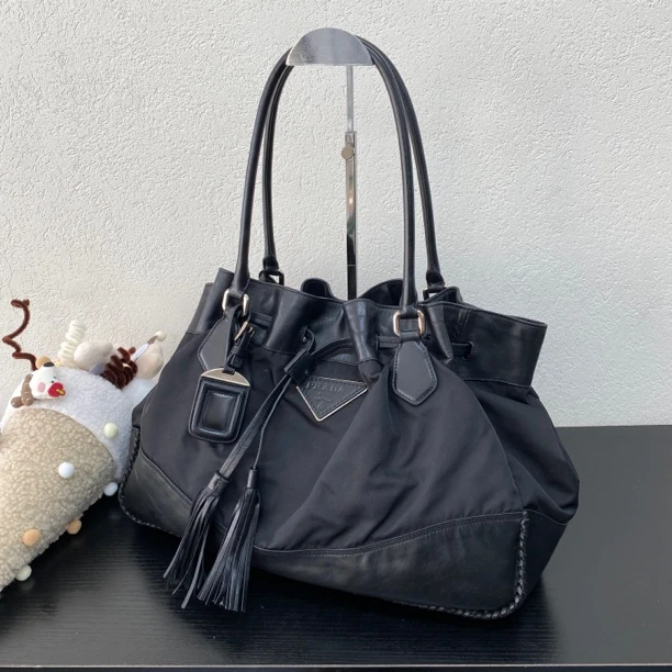 95新 Prada/普拉达 降落伞拼皮抽绳托特单肩包底长39 123267