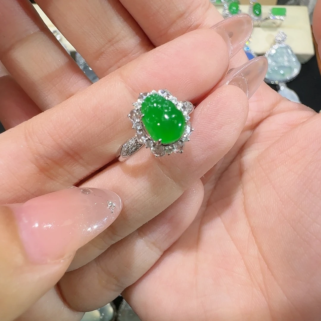 【闪购商品】18K金镶嵌戒指翡翠