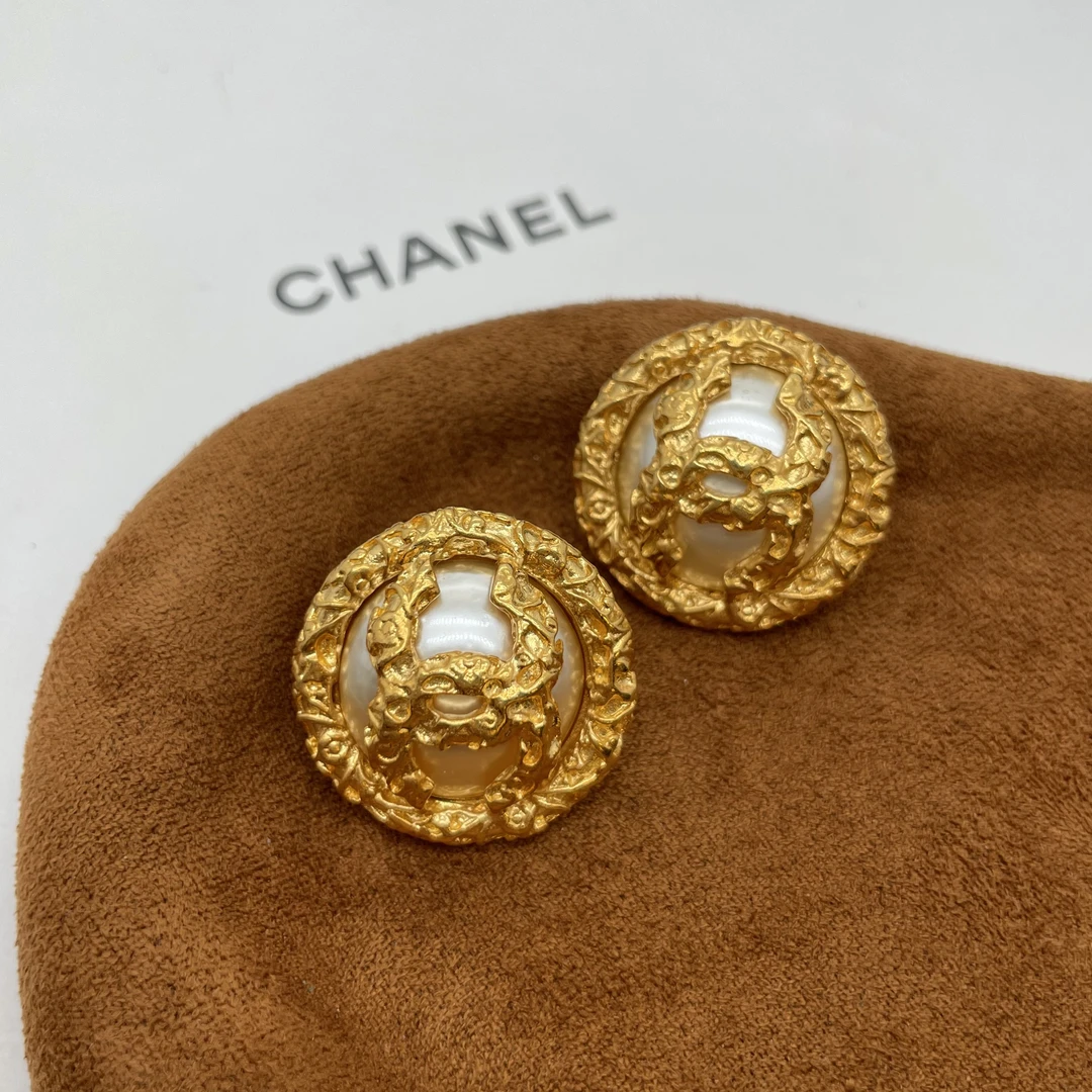 95新 Chanel/香奈儿 香奈儿珠珠熔岩耳夹/x06217