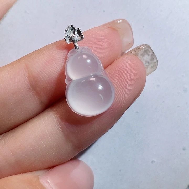 翡翠18K金镶嵌颈饰葫芦
