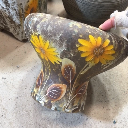 罐默认微瑕，有孔编号18-228